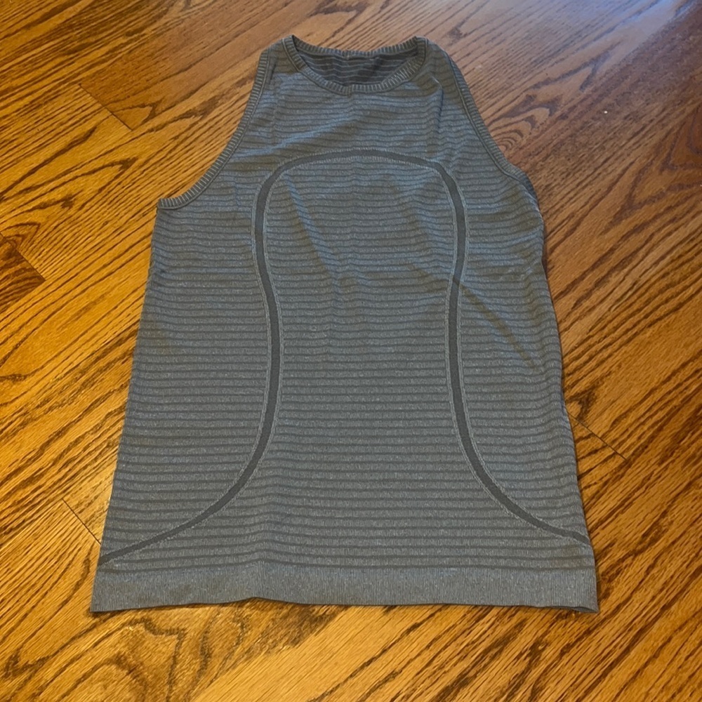 Lululemon Woman’s Grey Tank Size 6